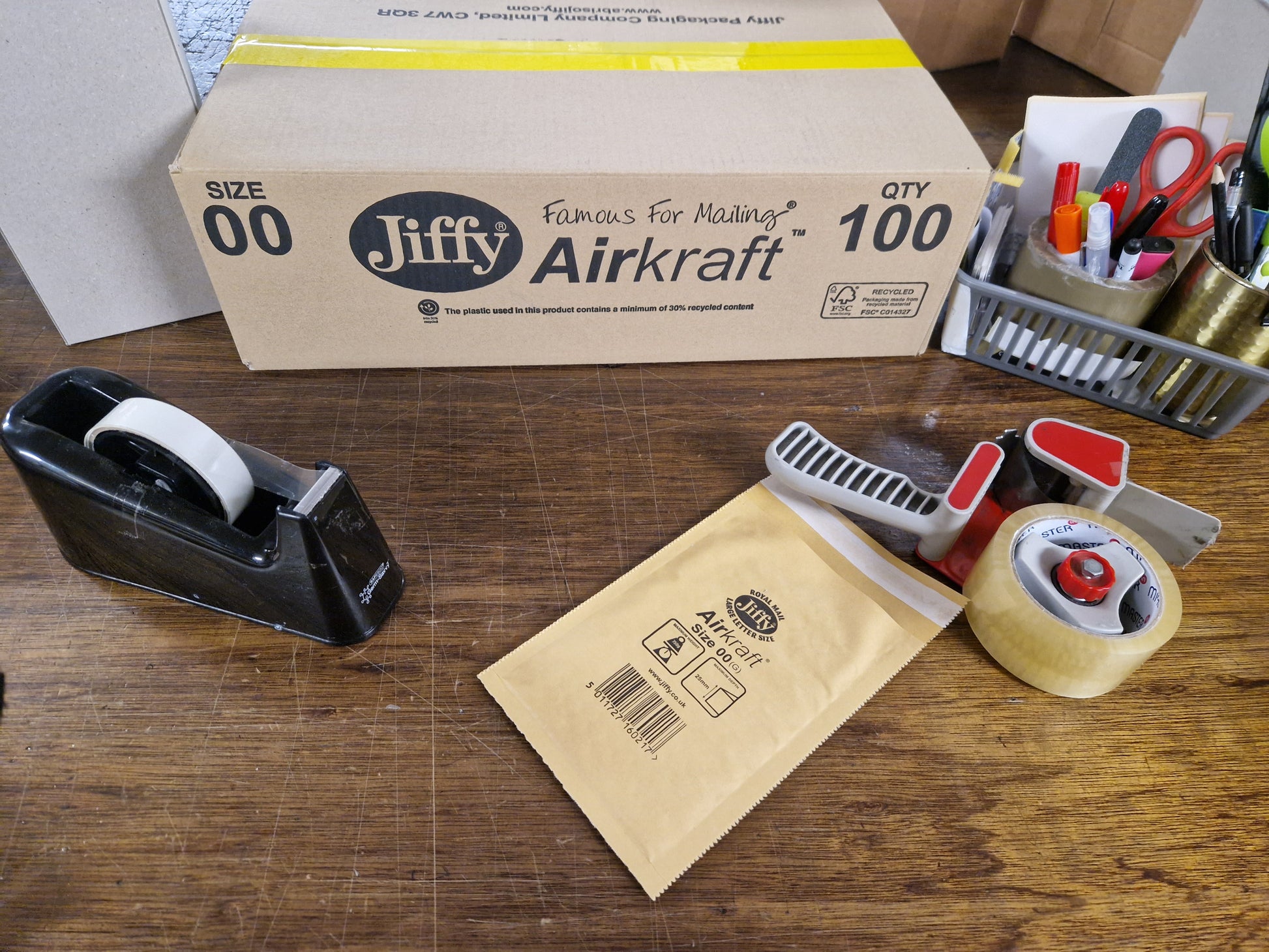 Box of gold Jiffy Airkraft JL00 from Jiffy Envelopes