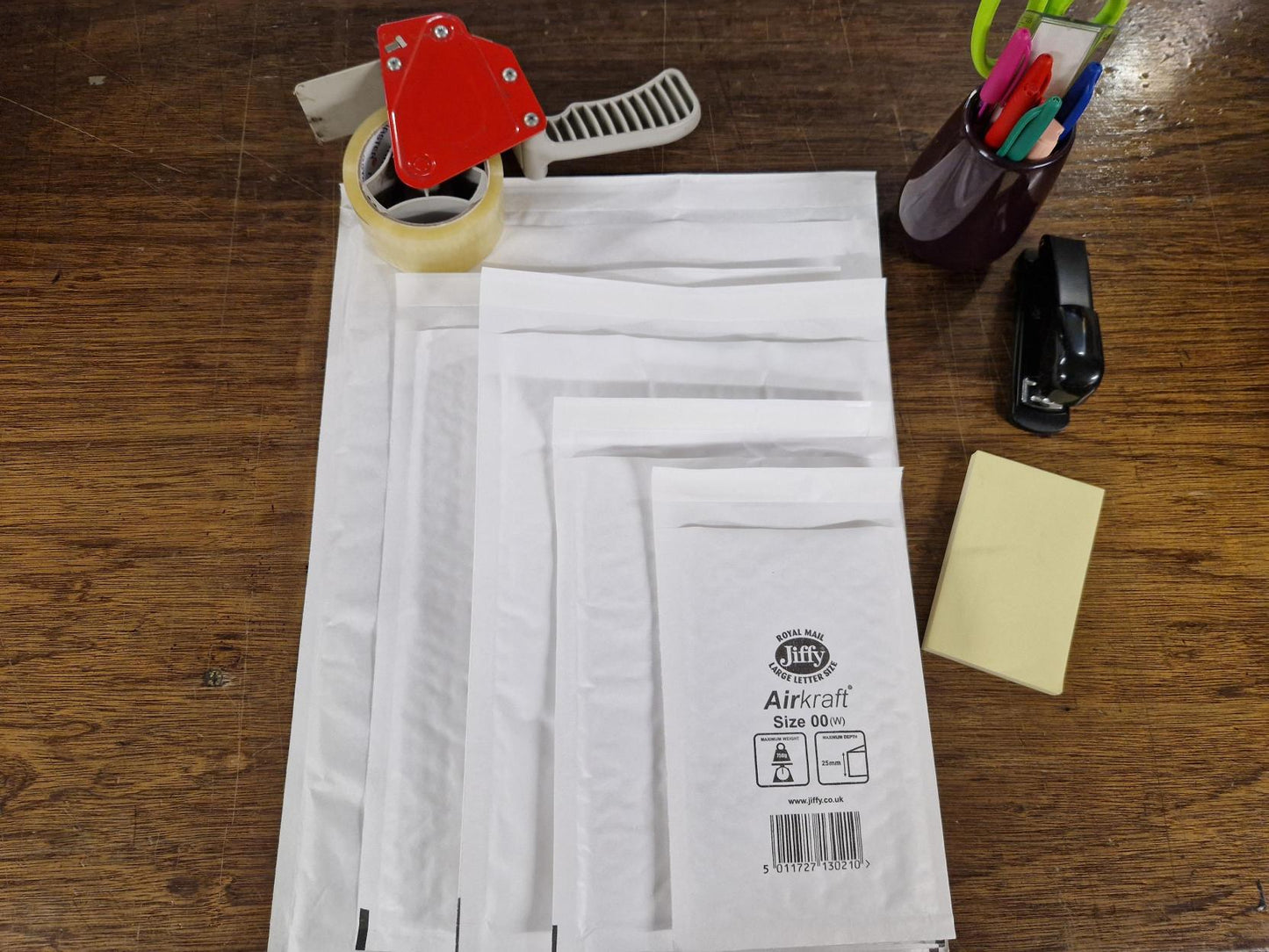 Assorted sizes of Jiffy envelopes: JL00, JL1, JL3, JL5, JL7. Each size comes in a pack of 5, all in white colour.