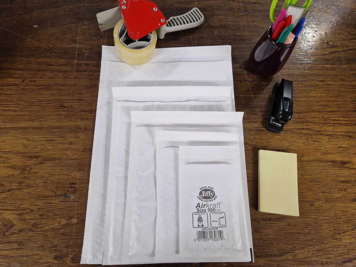 Assorted sizes of Jiffy envelopes: JL000, JL0, JL2, JL4 and JL6. Each size comes in a pack of 5, all in gold colour.