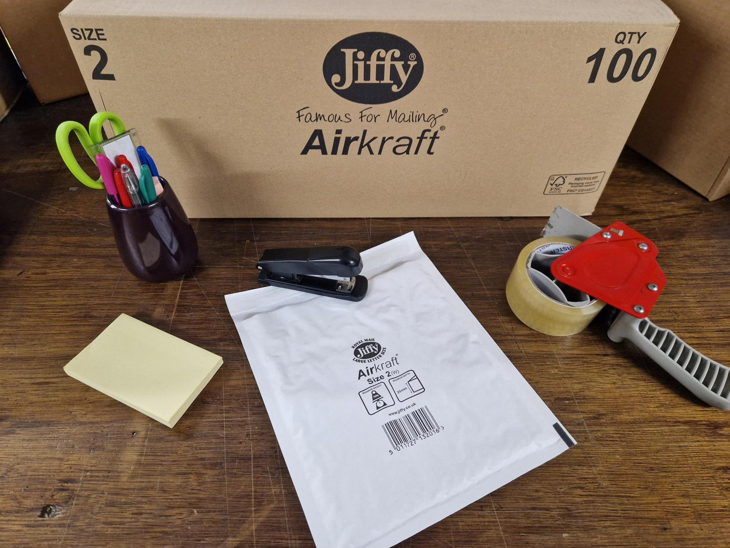 Box of White Jiffy Airkraft JL2 from Jiffy Envelopes