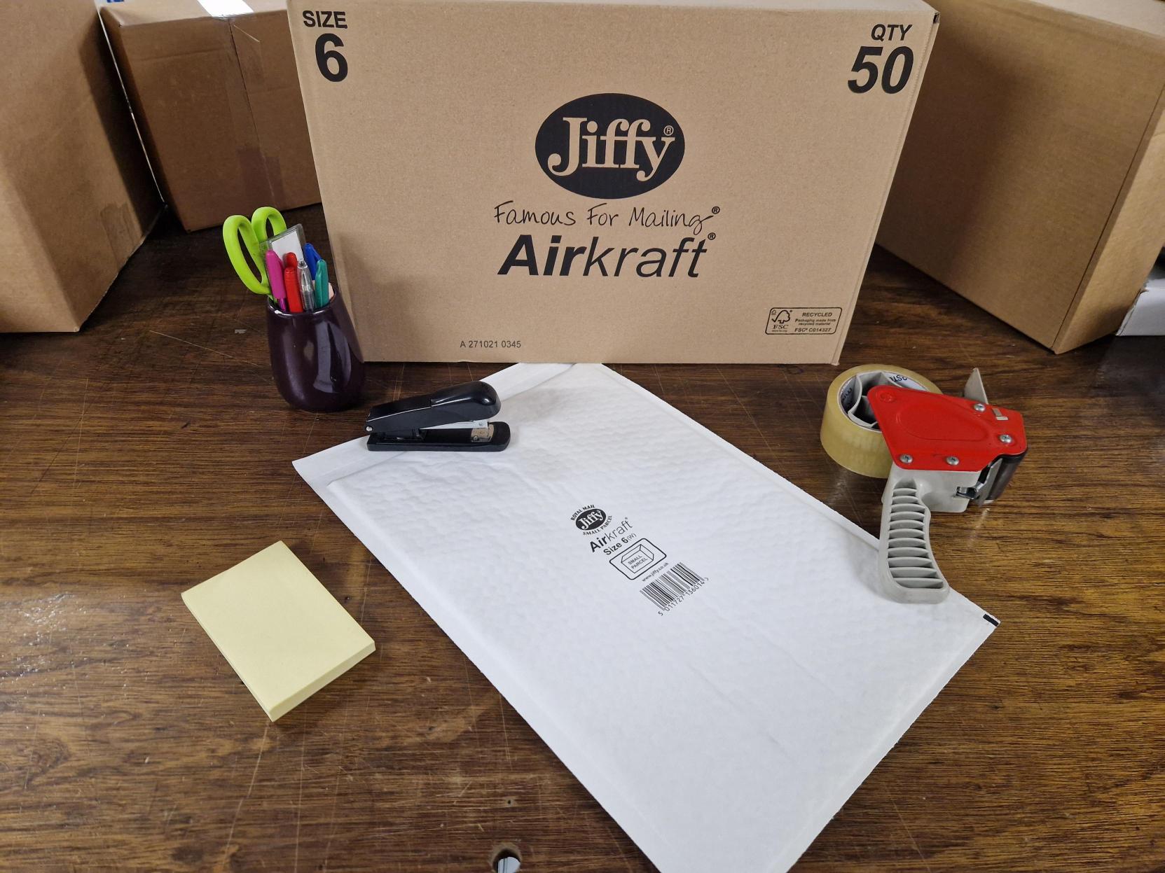 Box of White Jiffy Airkraft JL6 from Jiffy Envelopes