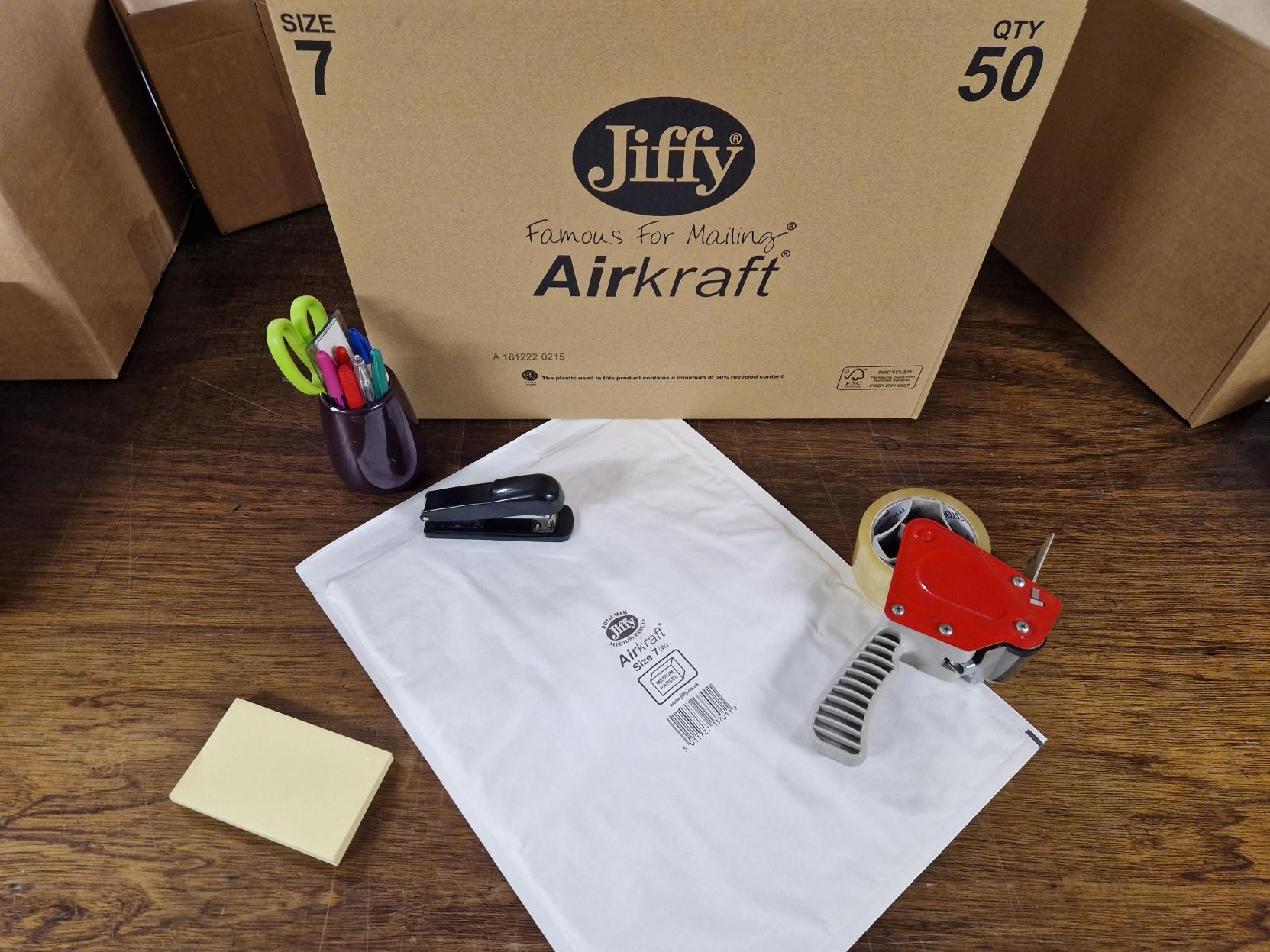 Box of White Jiffy Airkraft JL7 from Jiffy Envelopes