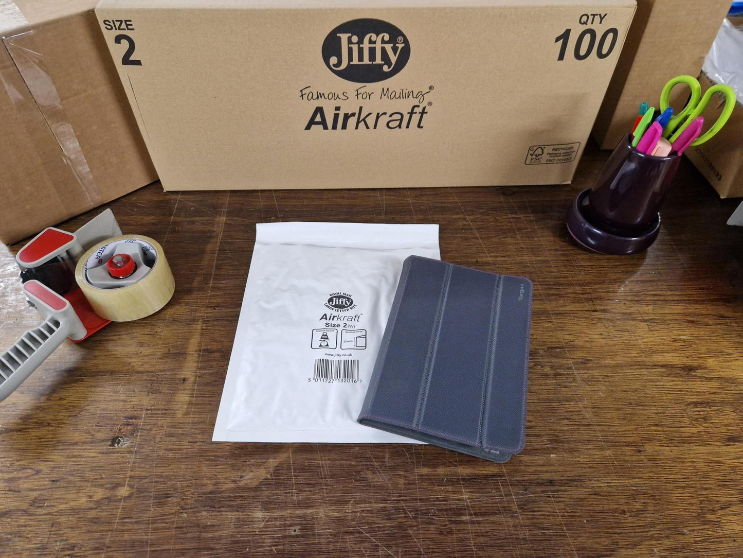 Box of Jiffy Airkraft JL2 - 240mm x 275mm (100 envelopes)