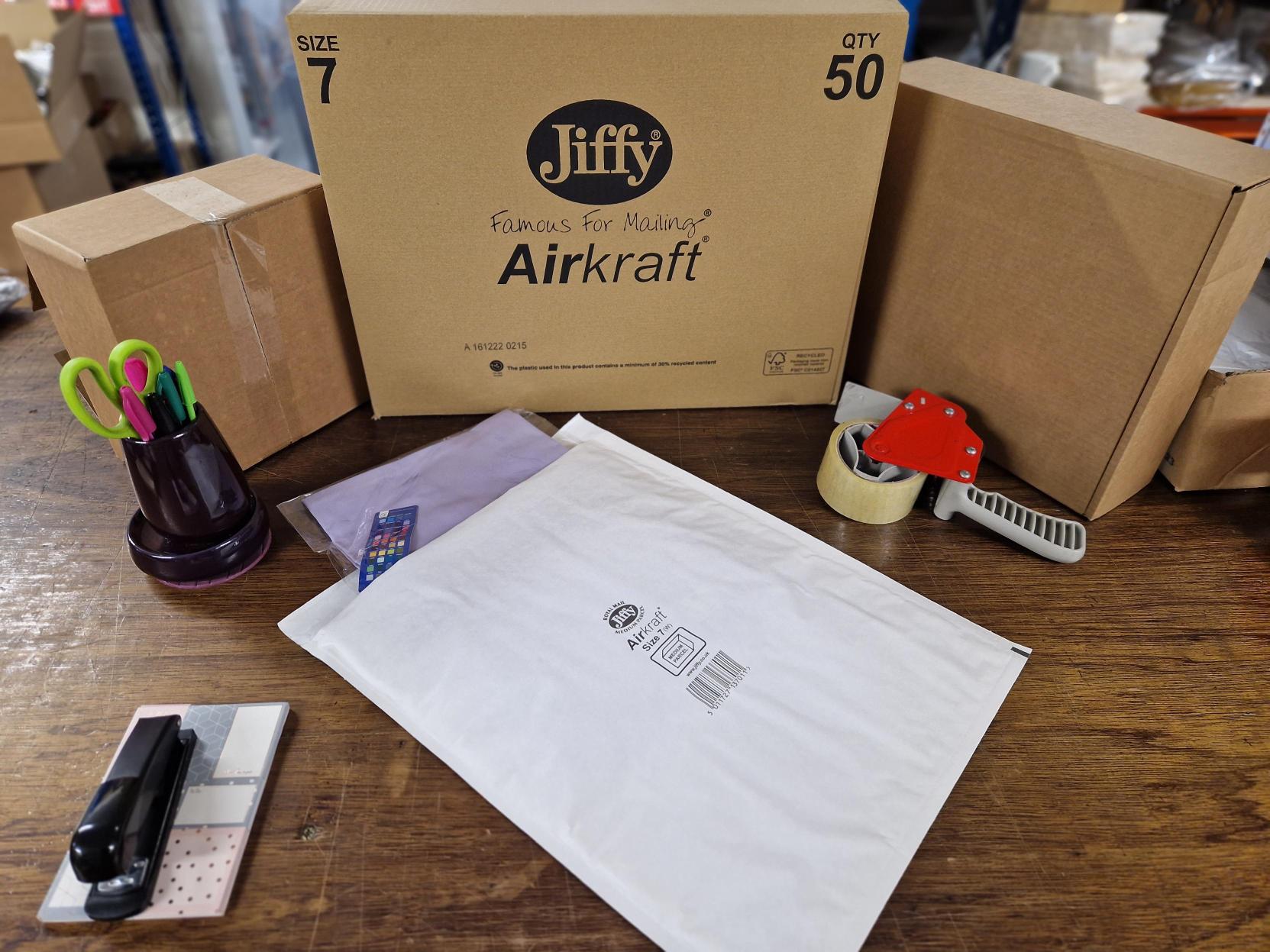 Box of White Jiffy Airkraft JL7 from Jiffy Envelopes