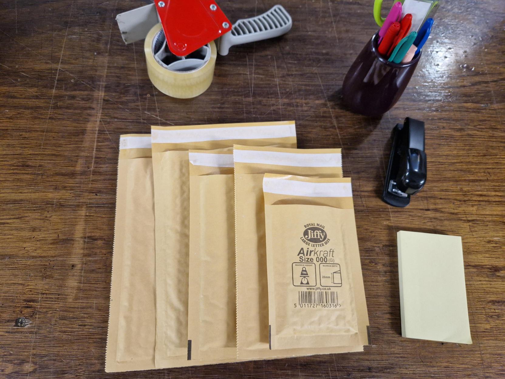 Assorted sizes of Jiffy envelopes: JL000, JL00, JL0, JL1, JL2. Each size comes in a pack of 5, all in gold colour.